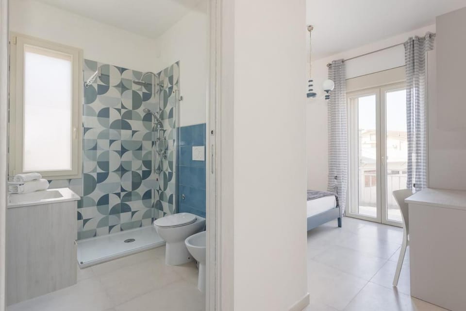 Shower, Toilet, Bathroom, bidet, towels