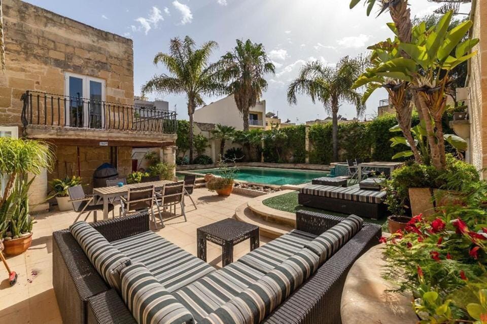 Communal lounge/ TV room, Garden, Swimming pool