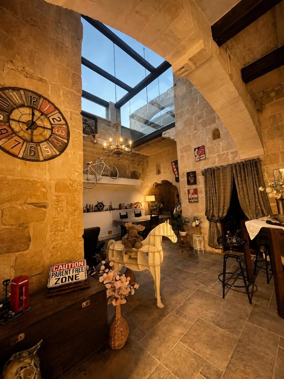 Living room, Dining area
