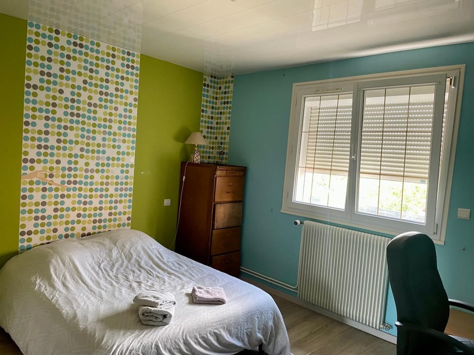Grande maison 5 lits 3 chambres privée parking House in Grand Est