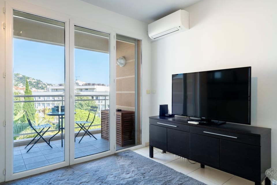 Bird's eye view, TV and multimedia, View (from property/room), Balcony/Terrace, Living room, Seating area, Dining area, air conditioner