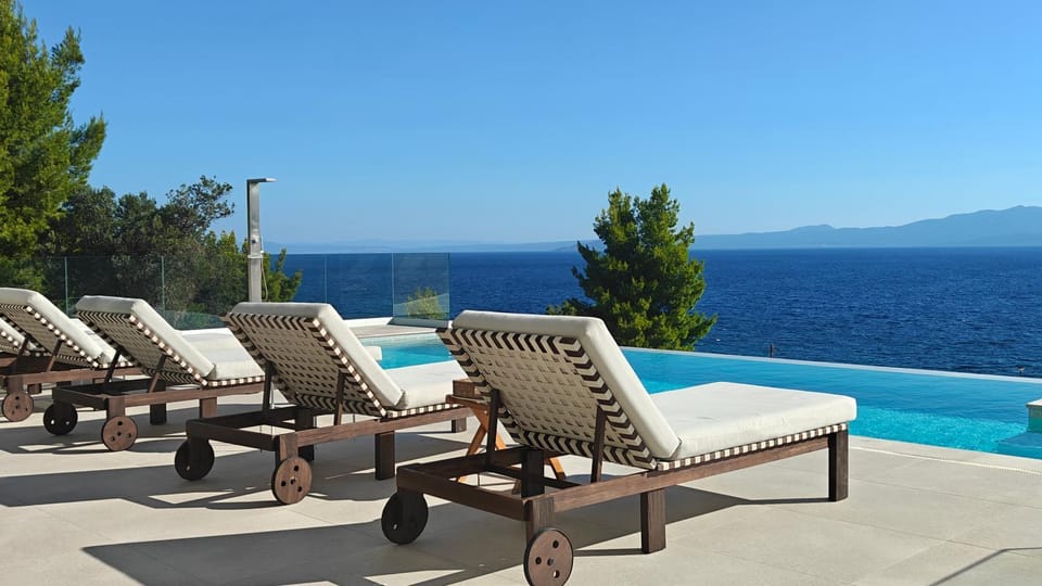 Mountain view, Sea view, Swimming pool, sunbed