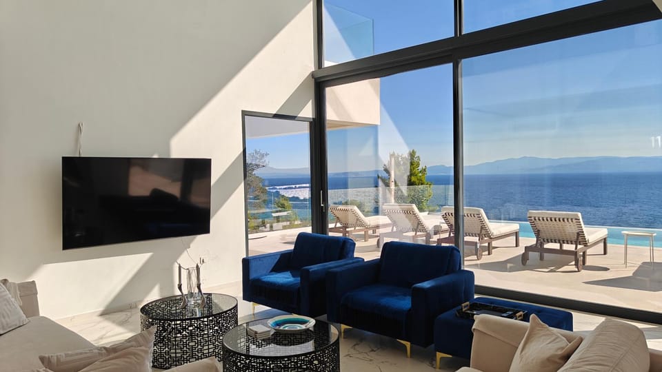 Living room, Pool view, Sea view