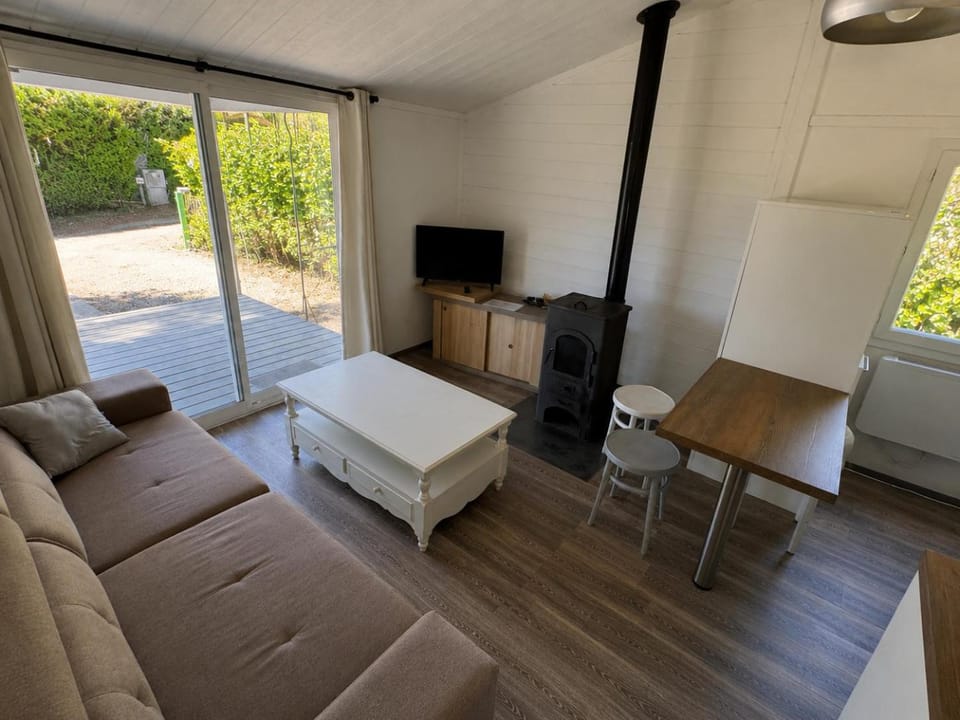 Communal lounge/ TV room, TV and multimedia, Living room, Seating area