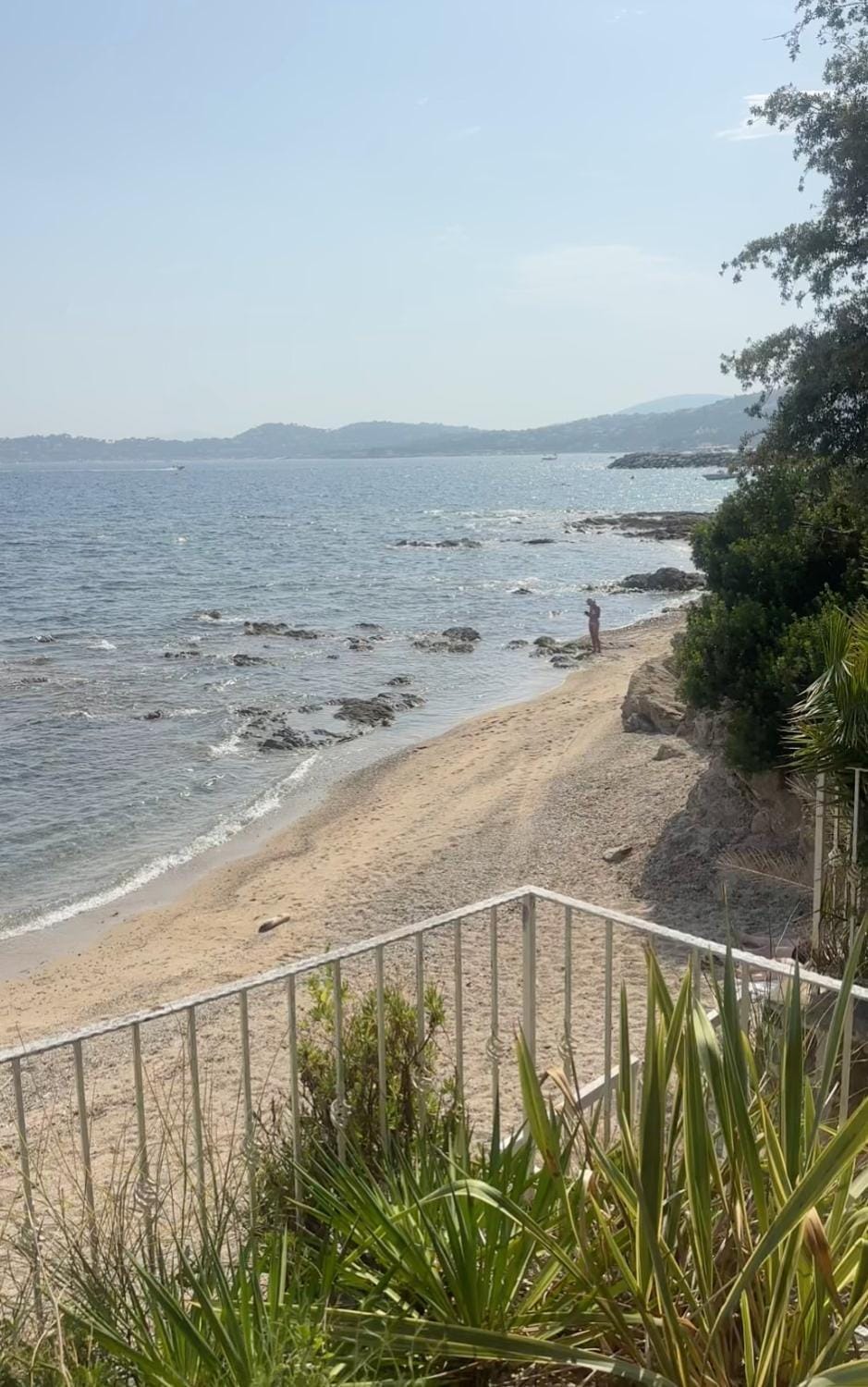 Waterfront villa between Cannes and St-Tropez Villa in Roquebrune-sur-Argens