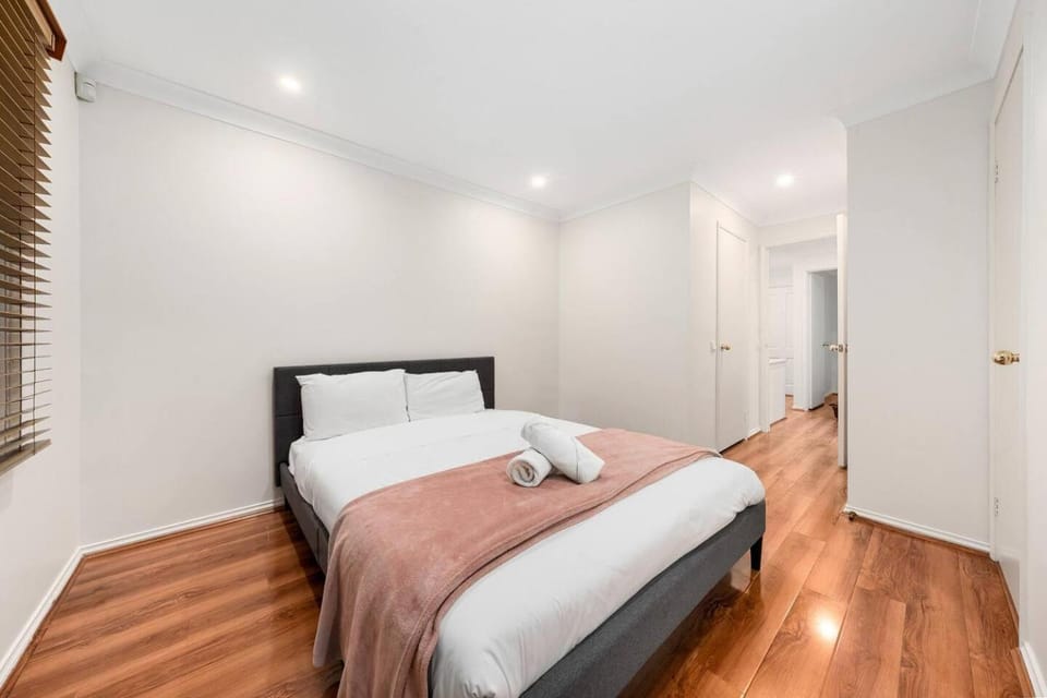 Charming Family Home Pool & Entertainer's Deck House in North Parramatta