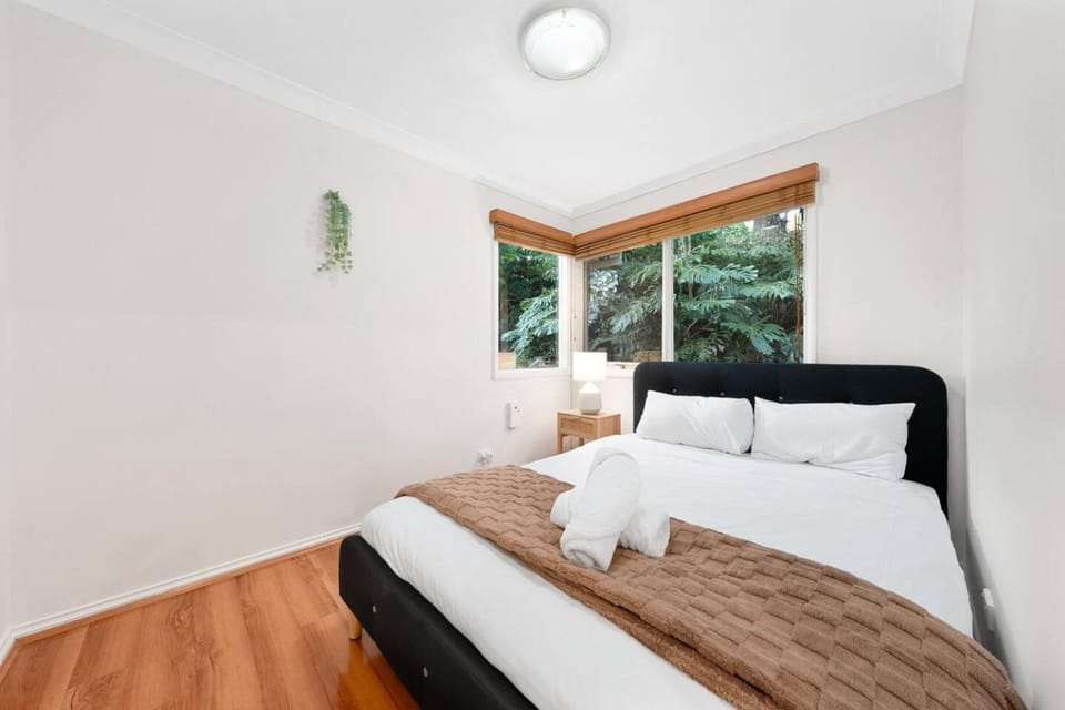 Charming Family Home Pool & Entertainer's Deck House in North Parramatta