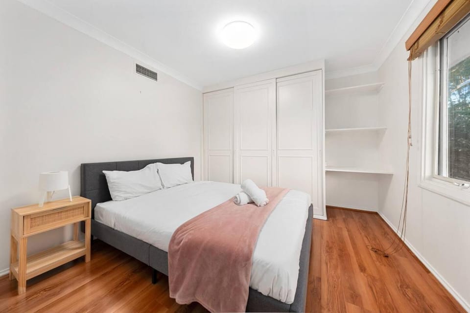 Charming Family Home Pool & Entertainer's Deck House in North Parramatta