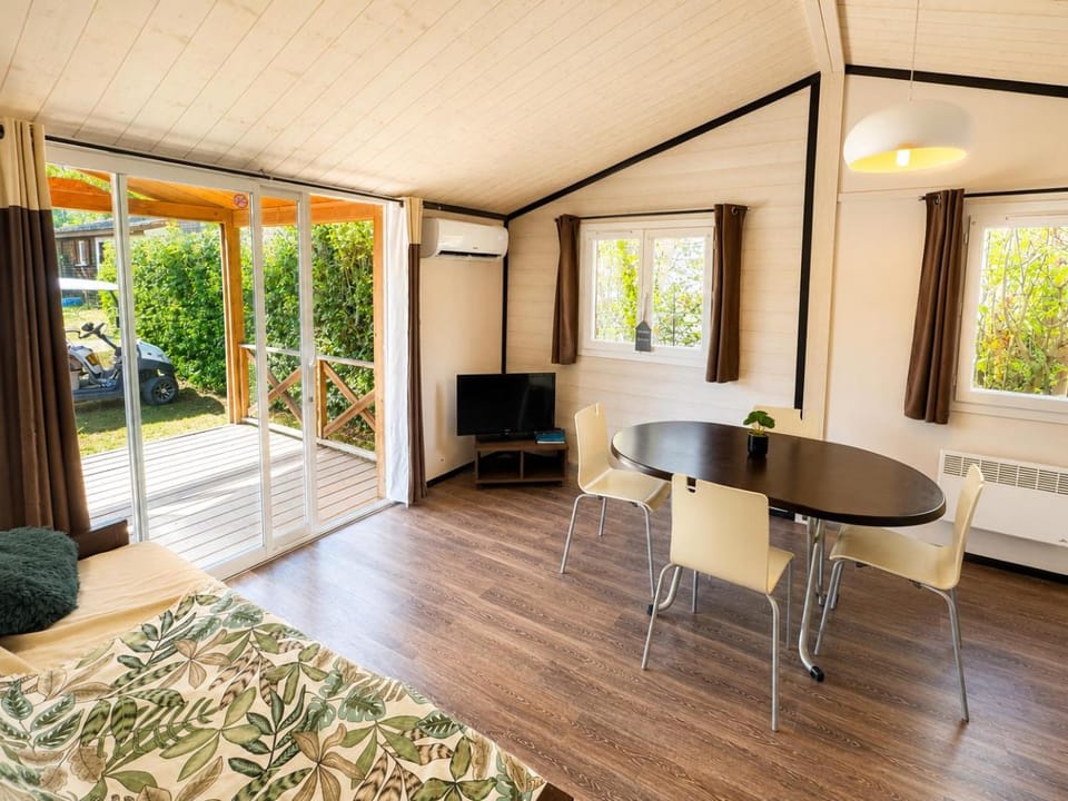 Chalet Riviera Campground/ 
RV Resort in Centre-Val de Loire