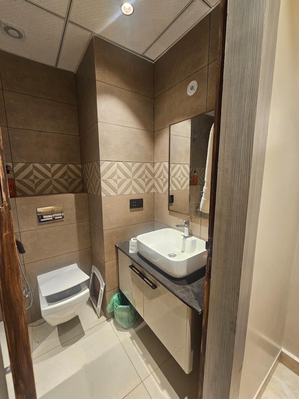 Rentora studio Apartment in Noida