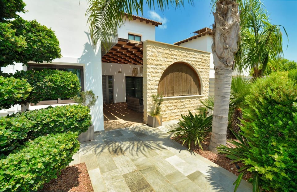 Property building, Garden view
