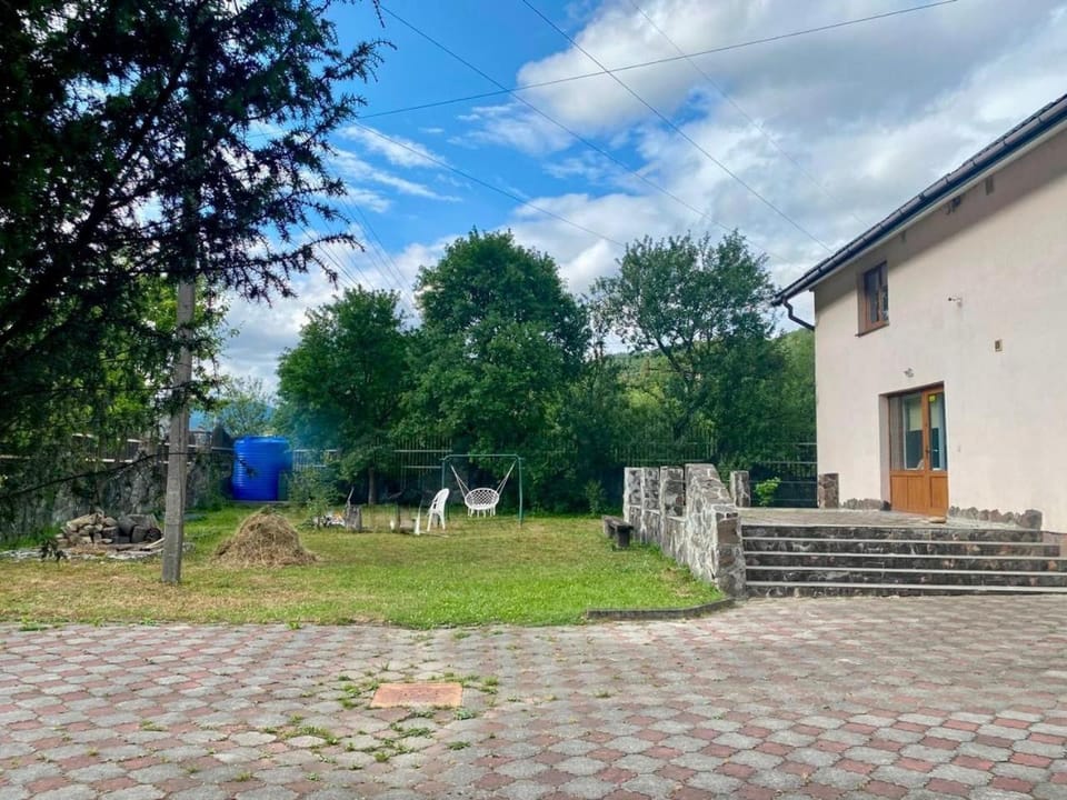 Будинок поміж гір House in Lviv Oblast