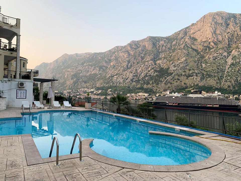Mountain view, Pool view, Swimming pool, sunbed