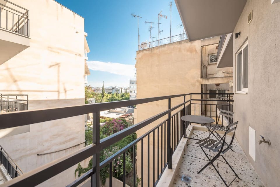Charming Studio With Convertible Living Apartment in Kallithea