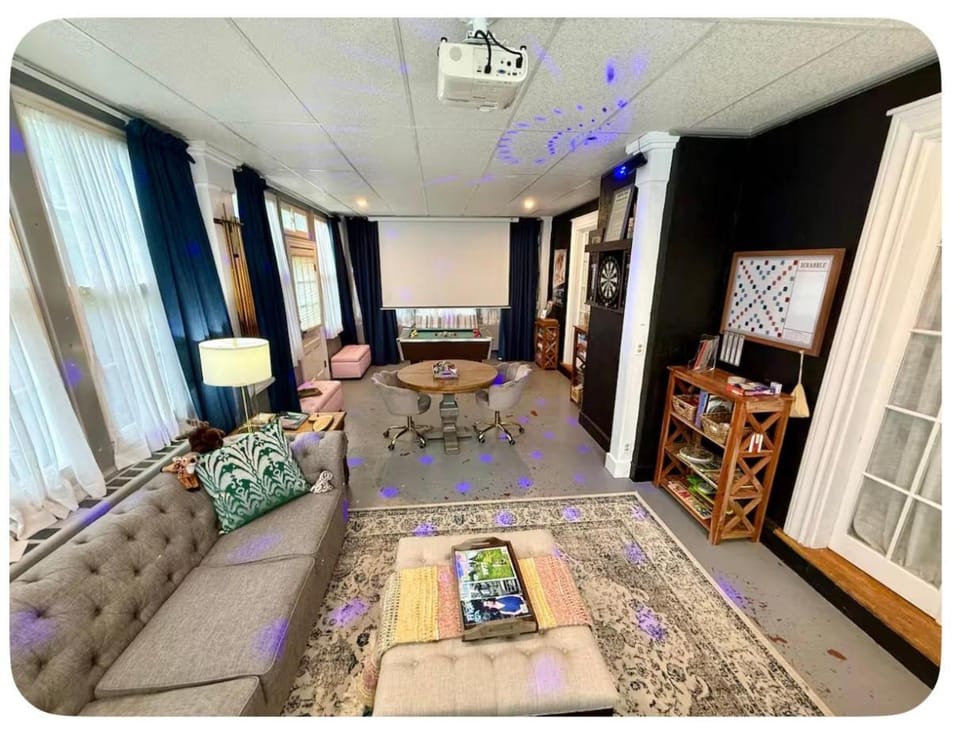 Communal lounge/ TV room, Game Room, TV and multimedia