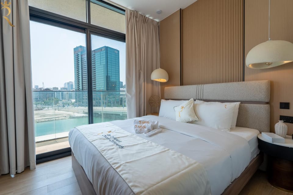Bed, View (from property/room), Photo of the whole room, Bedroom, City view, Lake view, towels