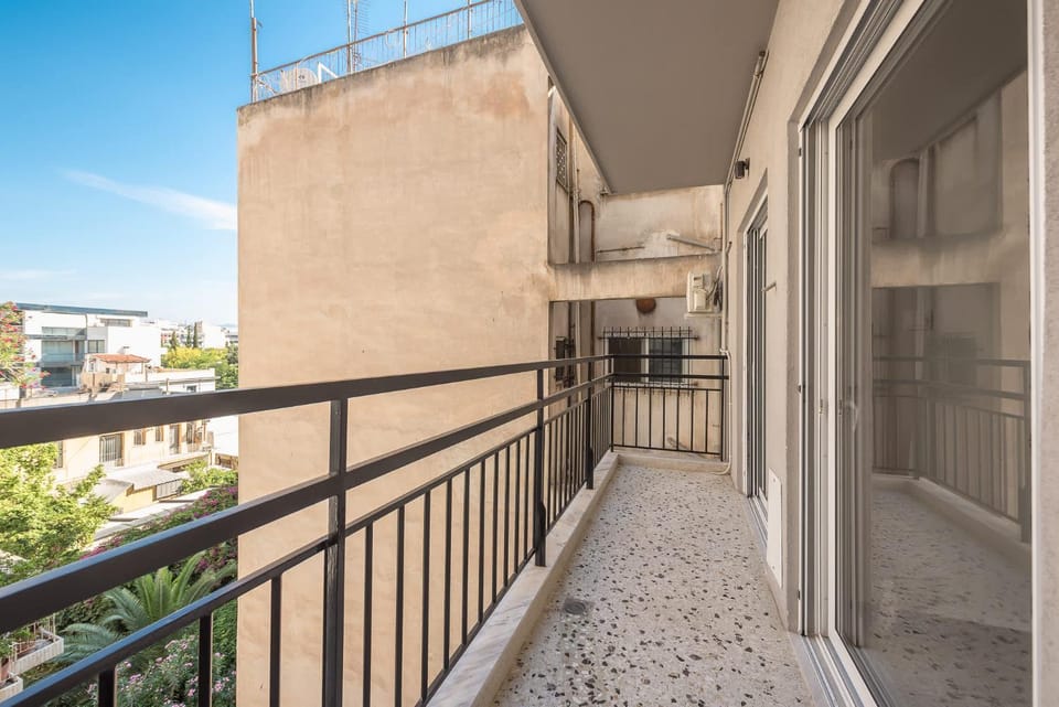 Modern 2 Bedroom Apartment Near Athens Center Apartment in Kallithea