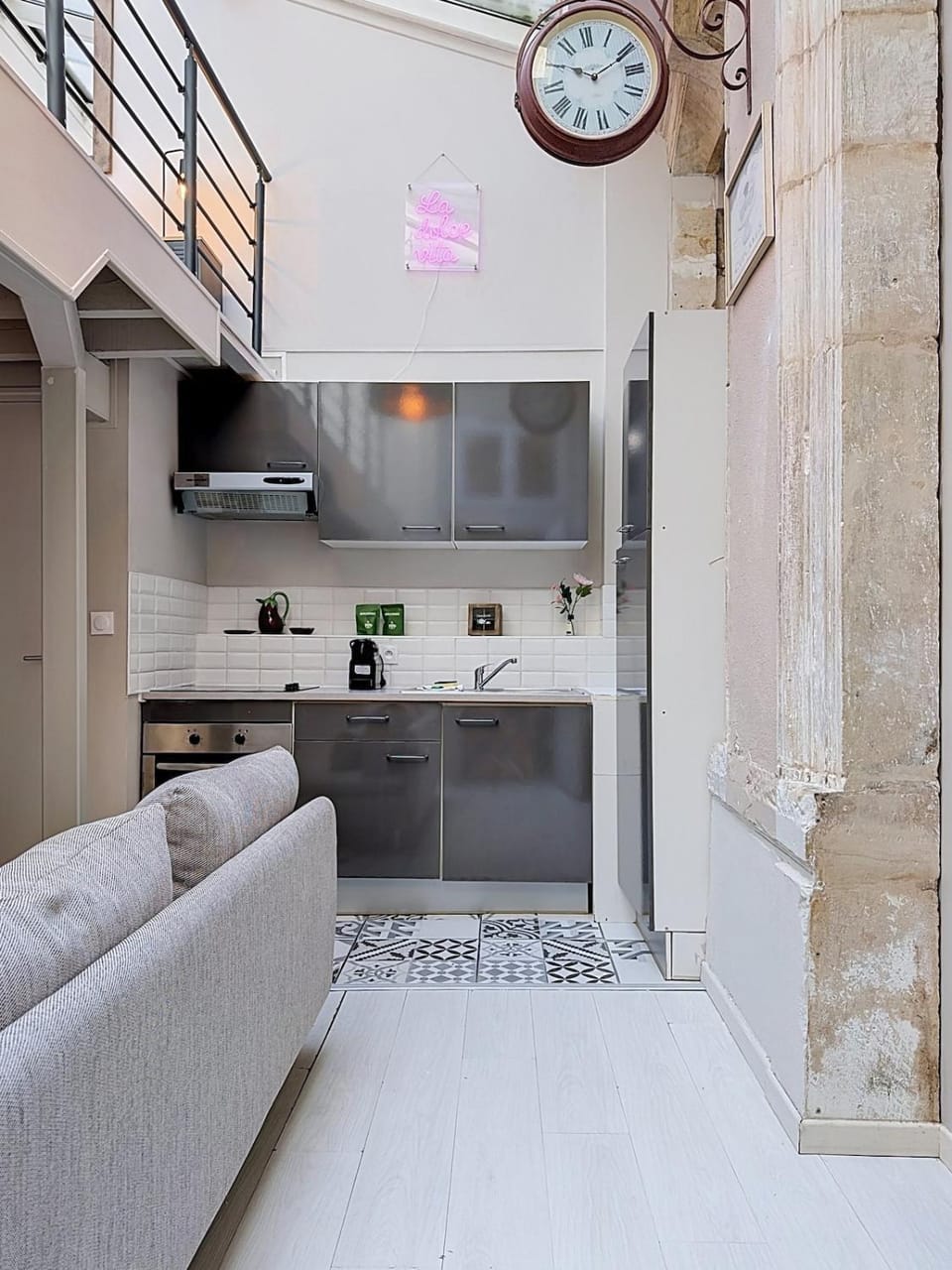 Bed, TV and multimedia, Kitchen or kitchenette, Living room, Photo of the whole room, Seating area, Bedroom, stove