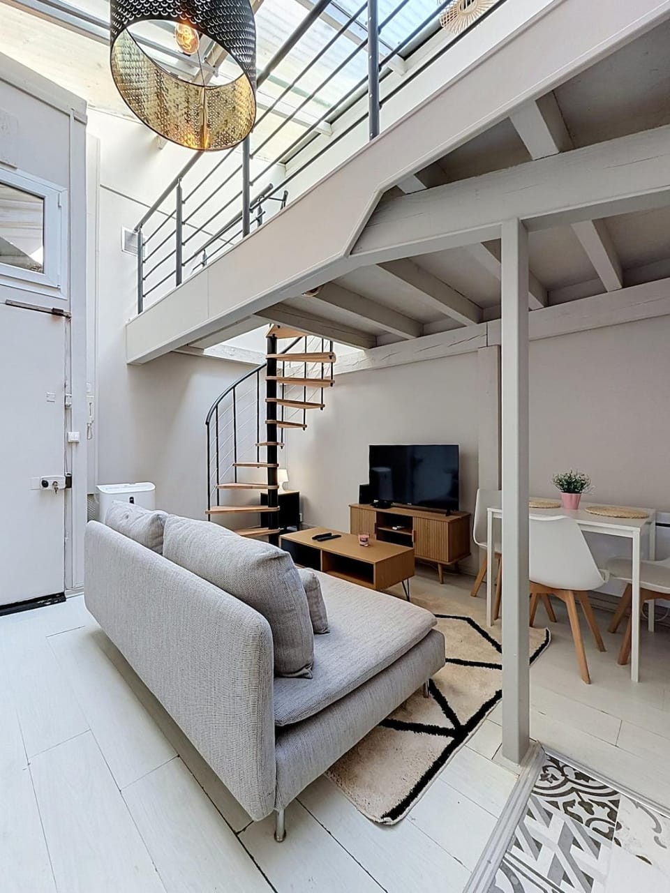 Communal lounge/ TV room, TV and multimedia, Living room, Seating area, Dining area