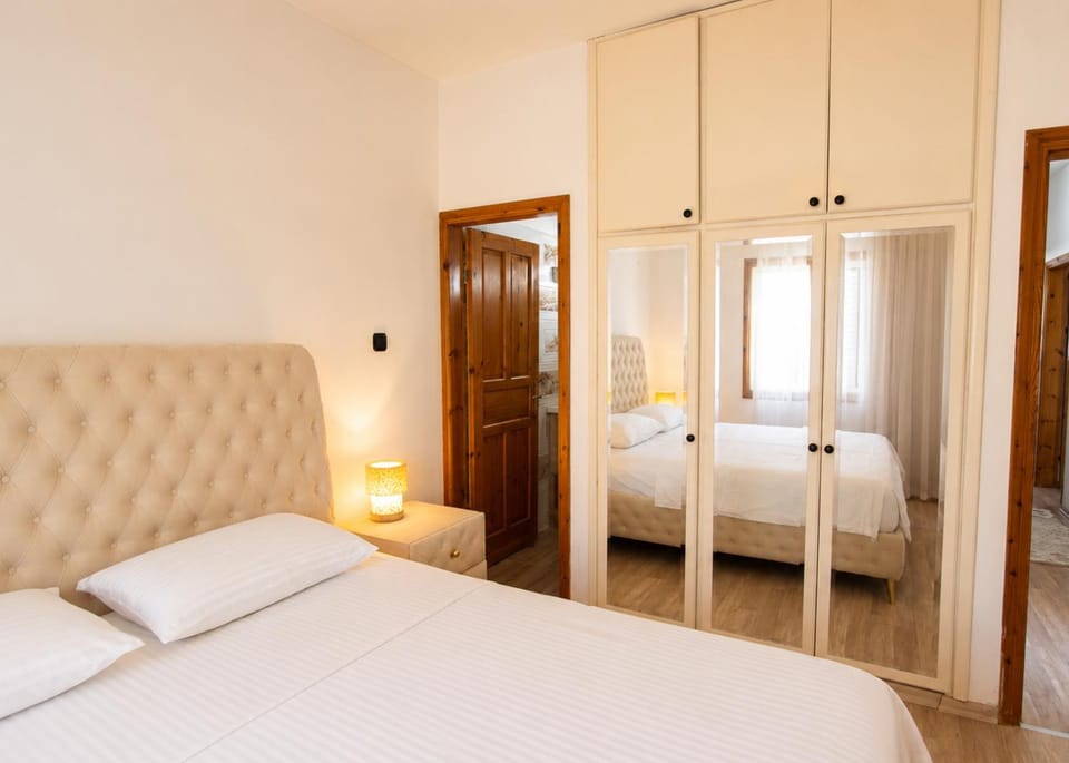 Bed, Photo of the whole room, Bedroom, wardrobe