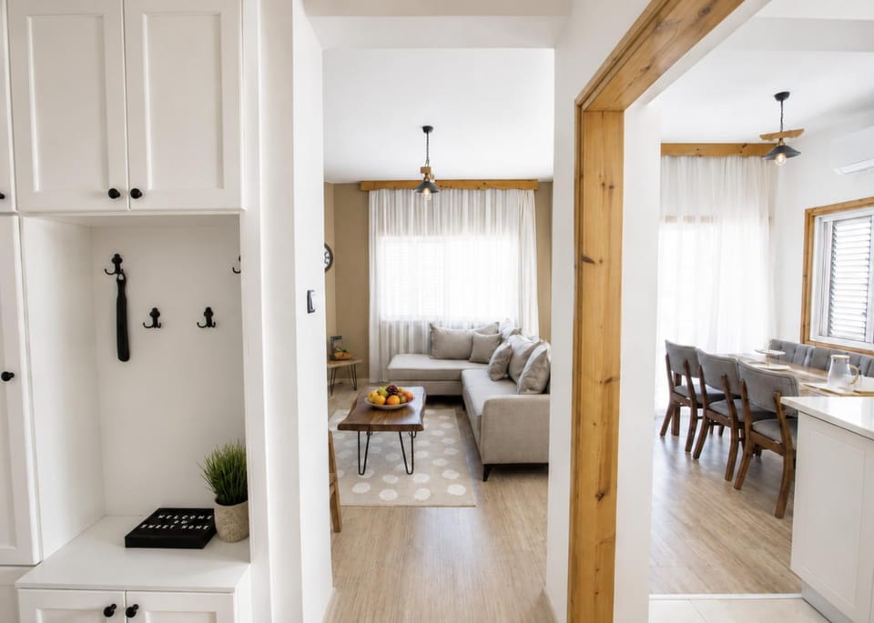 Communal lounge/ TV room, Kitchen or kitchenette, Living room, Seating area, Dining area