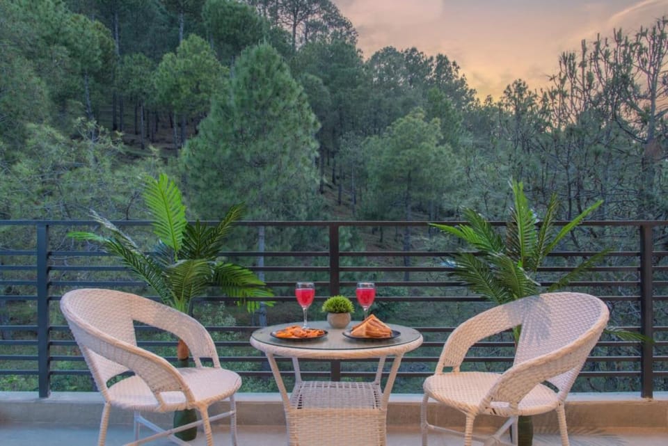 DEVILS DEn 7oIBIZ7599 Apartment in Himachal Pradesh