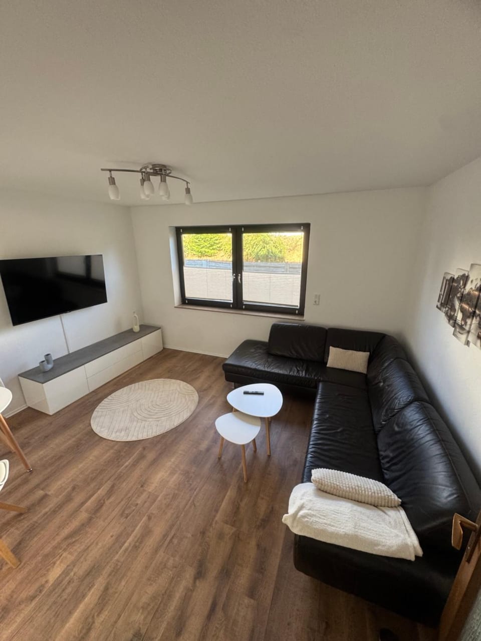 TV and multimedia, Living room, Photo of the whole room, Seating area, Evening entertainment