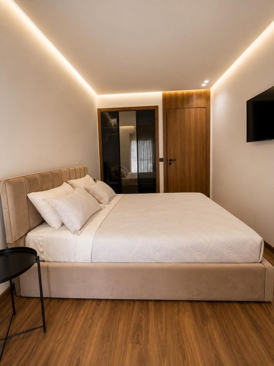 Bed, TV and multimedia, Photo of the whole room, Bedroom, wardrobe