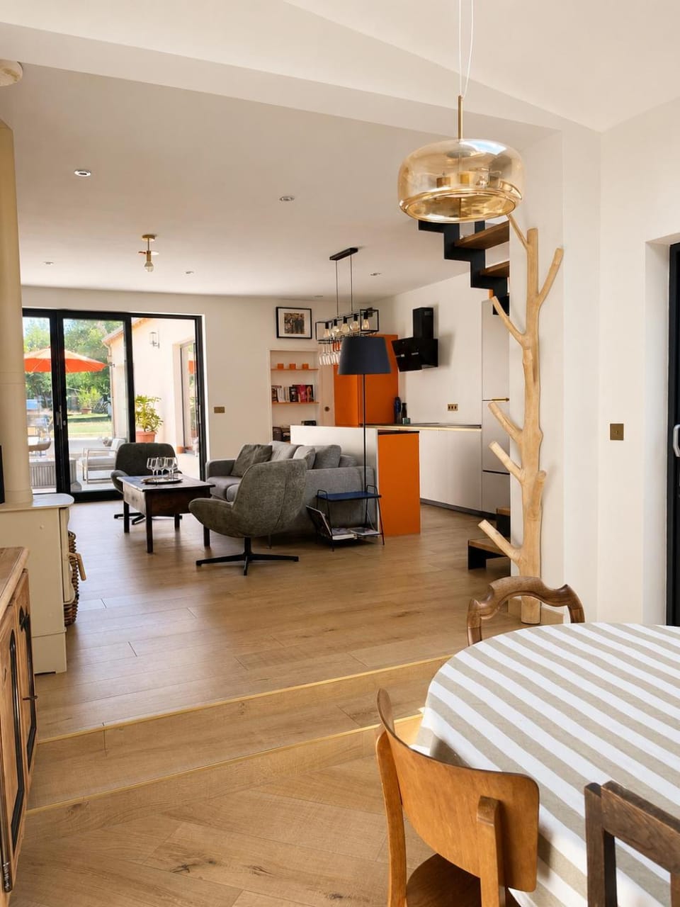 Living room, Dining area