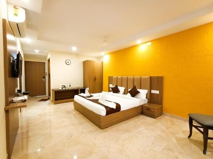 TV and multimedia, Photo of the whole room, towels, wardrobe, air conditioner