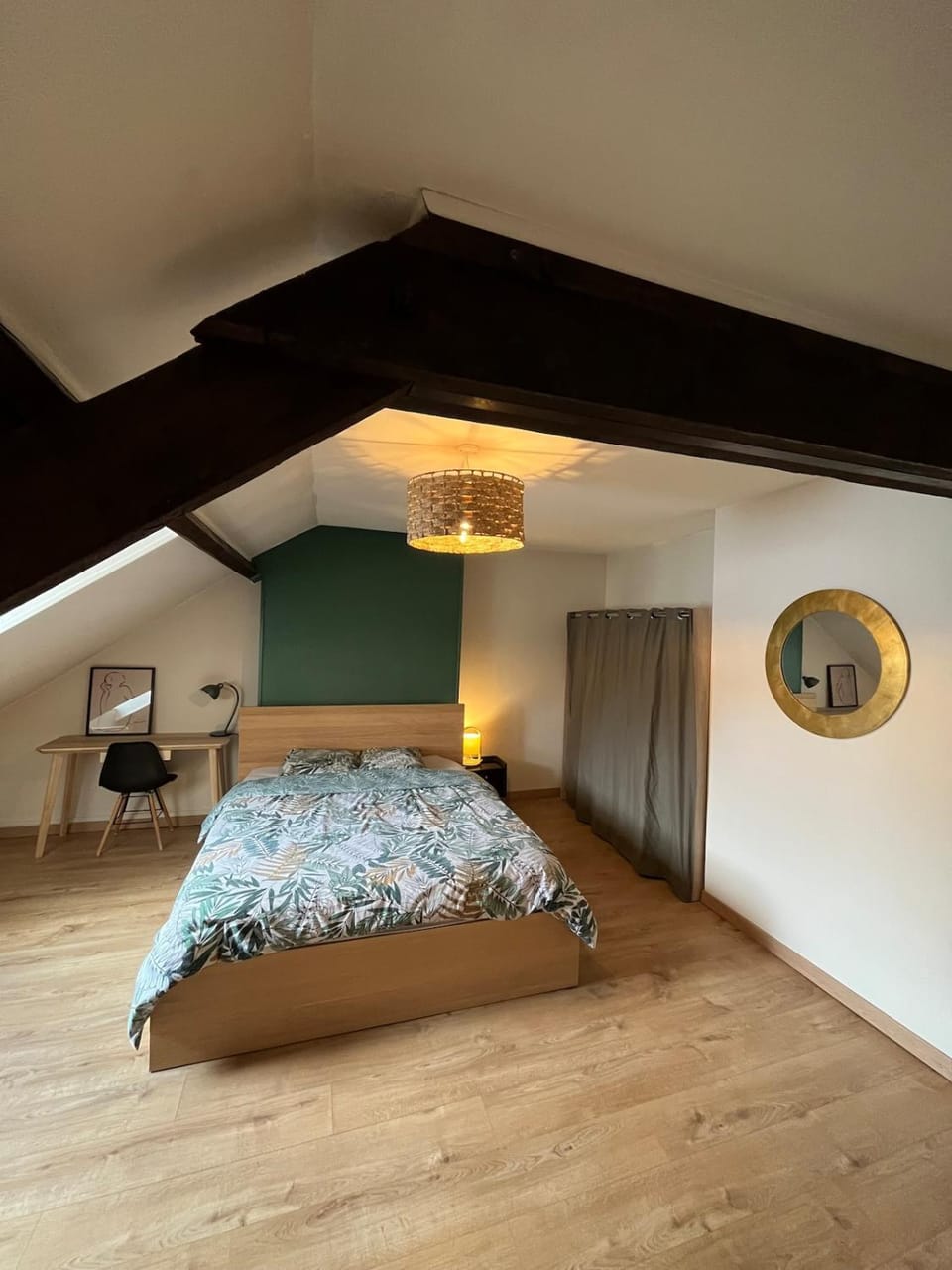 Photo of the whole room
