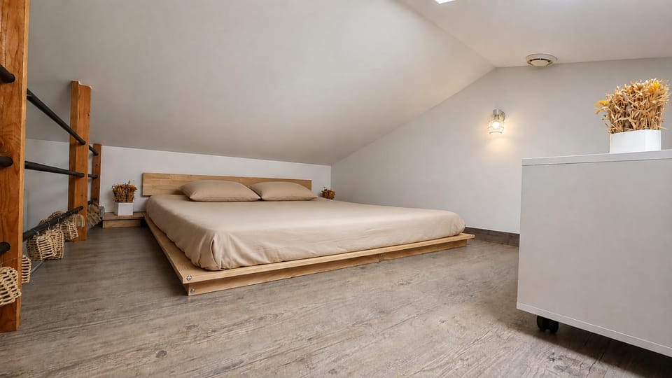 Bed, Photo of the whole room