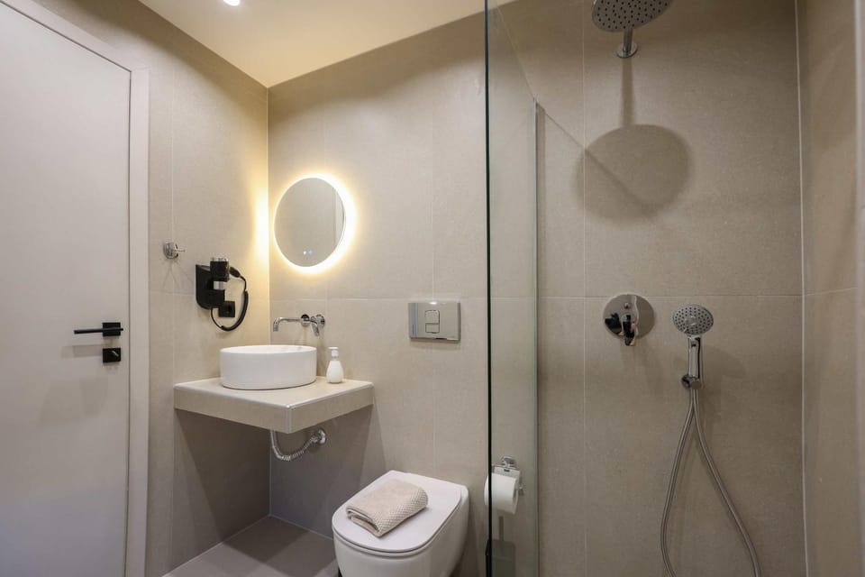 Shower, Toilet, Bathroom, towels