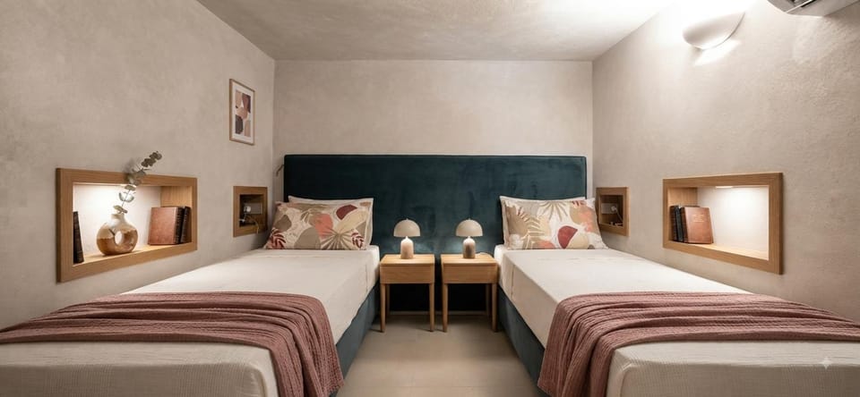 Bed, Photo of the whole room, Bedroom, air conditioner