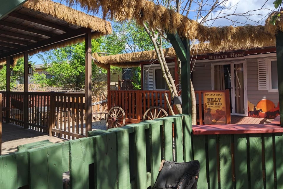 Wild West-style accommodation featuring 2 mobile homes and 2 huts Apartment in Castelnuovo del Garda