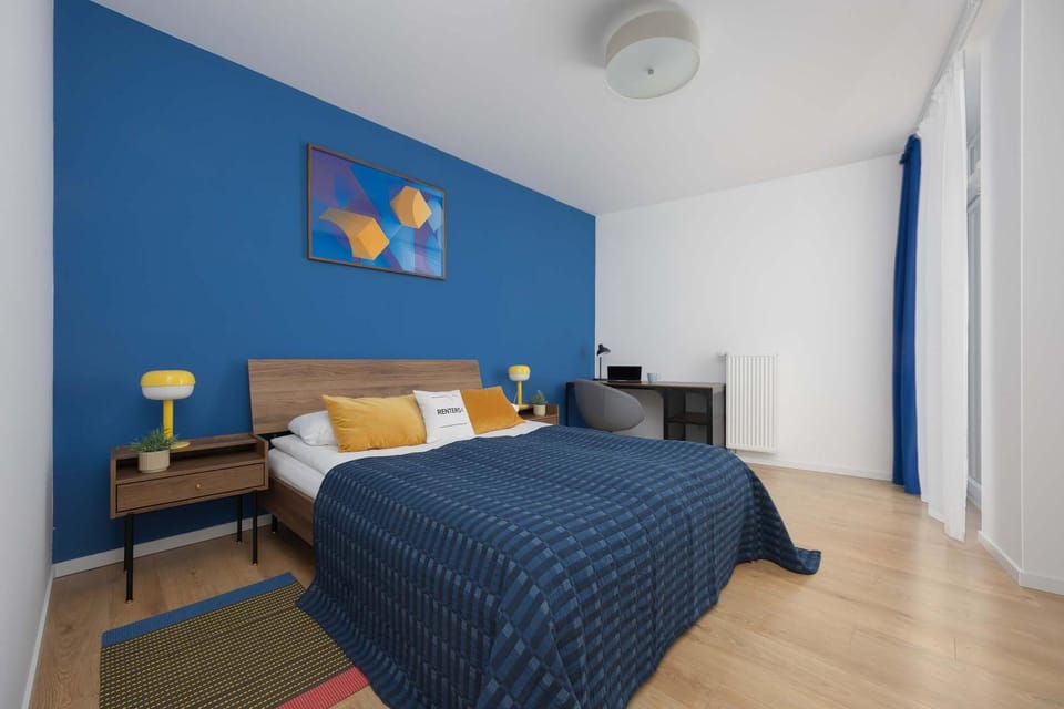 Bed, Photo of the whole room, Seating area, Bedroom