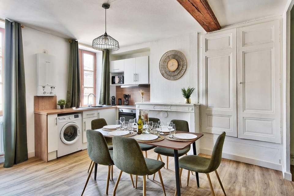 Coffee/tea facilities, Kitchen or kitchenette, Living room, Decorative detail, Seating area, Dining area, Area and facilities, furniture, heating, internet, microwave, oven, storage, stove, wardrobe, washing machine, kitchen
