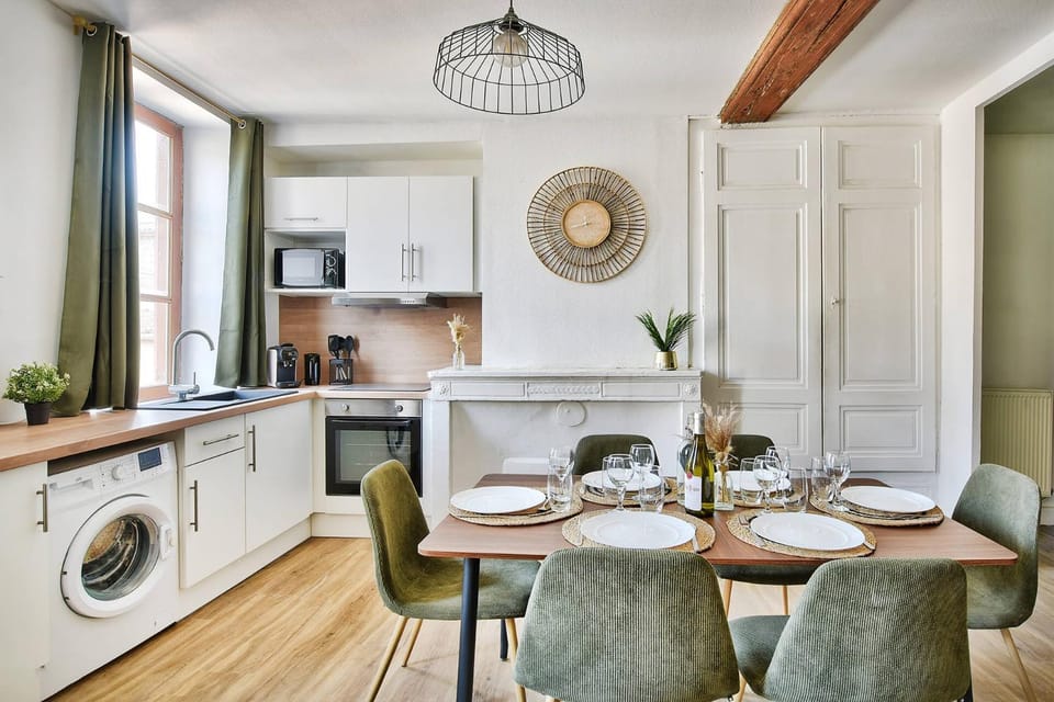 Coffee/tea facilities, Kitchen or kitchenette, Living room, Decorative detail, Seating area, Dining area, Area and facilities, furniture, internet, microwave, oven, storage, stove, washing machine, kitchen