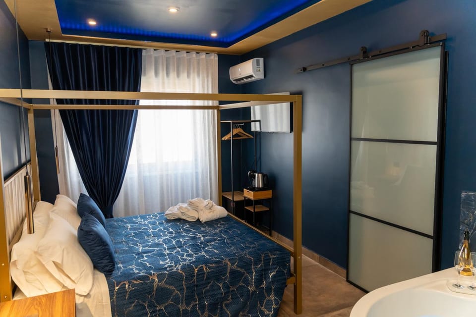 Bedroom, towels, wardrobe