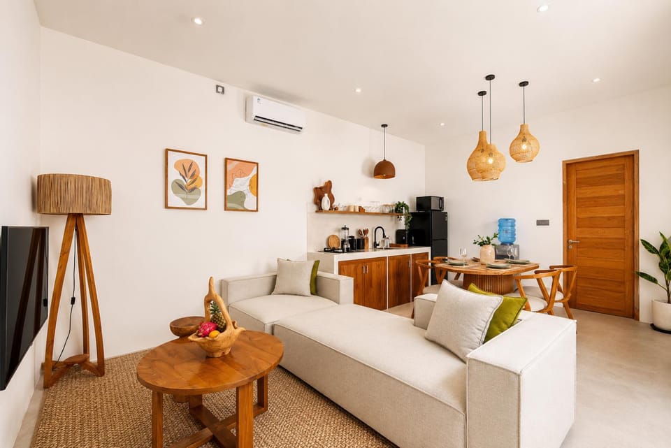 Restaurant/places to eat, Living room, Seating area, Dining area