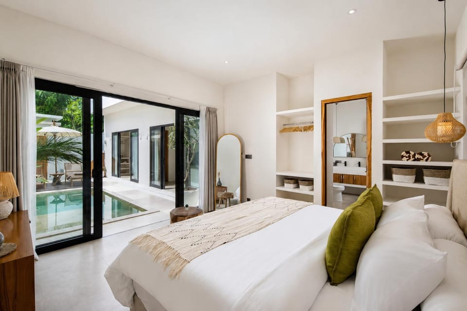 Bed, Bedroom, Pool view