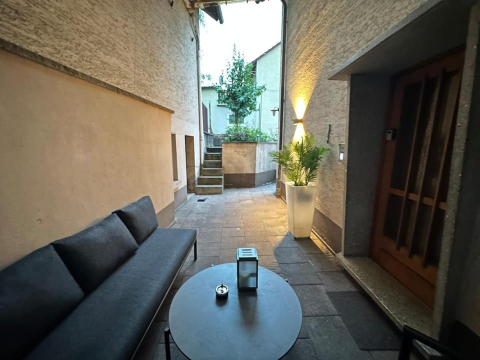 Patio, Day, Balcony/Terrace, Dining area