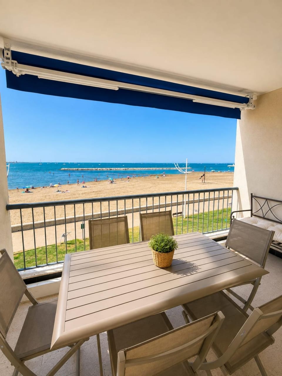 Royal Appartement d'exception en première ligne face à la mer Apartment in Le Grau-du-Roi