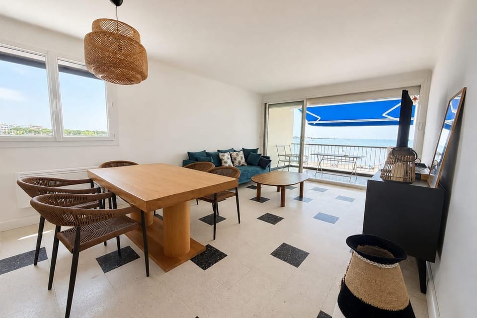 Royal Appartement d'exception en première ligne face à la mer Apartment in Le Grau-du-Roi