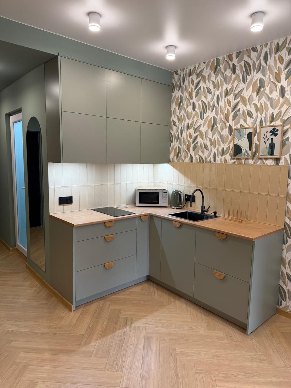 Kitchen or kitchenette