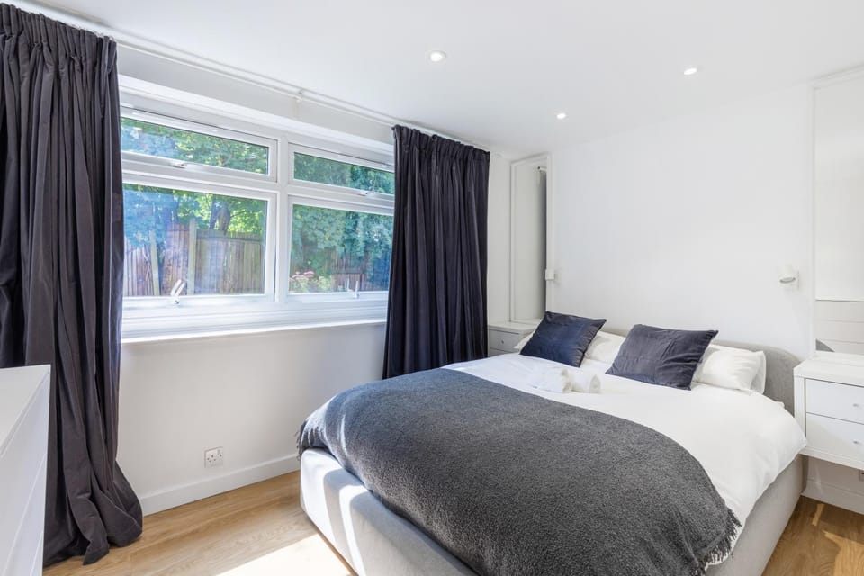Bed, Photo of the whole room, Bedroom, wardrobe