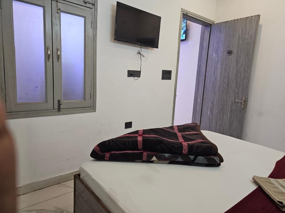 Raj Heritage -- Infront of Nizamuddin Railway Station Gate No-04 Hotel in New Delhi