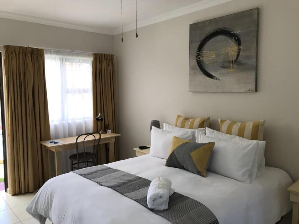 Pool Side Room Apartment in Eastern Cape