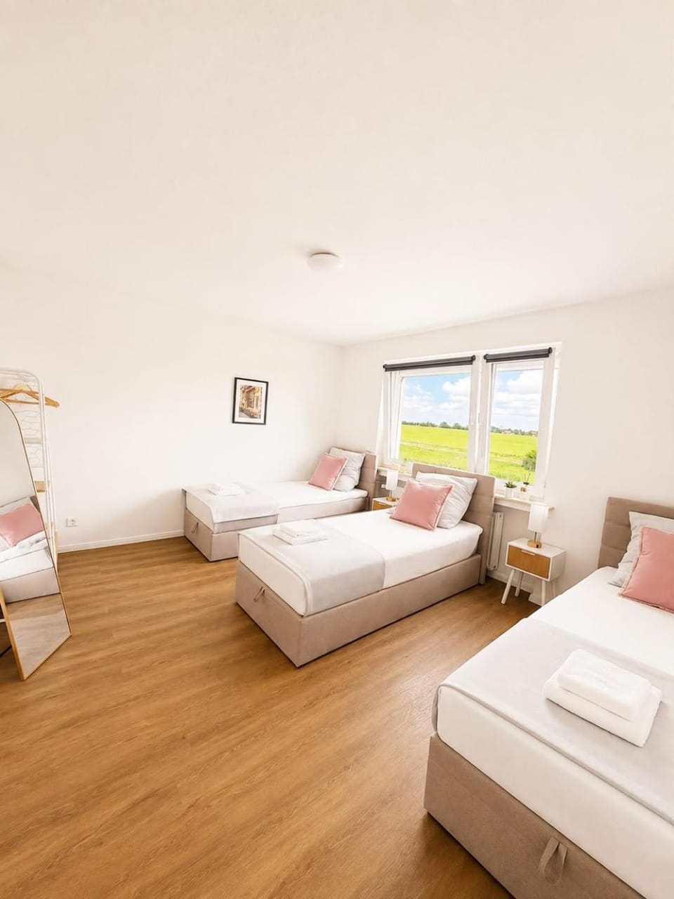 Bed, Bedroom, towels