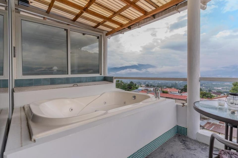 SkyView Luxus-Penthouse-Villa Starlink-Internet Air conditioner Villa in Sacatepéquez Department